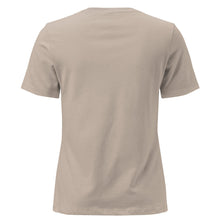 Charger l'image dans la galerie, Trophy Mom Women's Relaxed T-Shirt - T - SHIRT - Cloutropolis